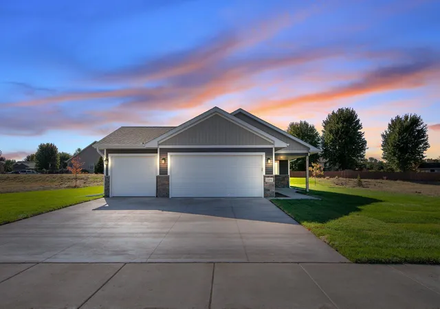 Photo 2 of Single family home for sale at 301 Gateway Pkwy, Osceola, WI 54020 | MLS# 7114410 | Listing updated on 2026-08-27