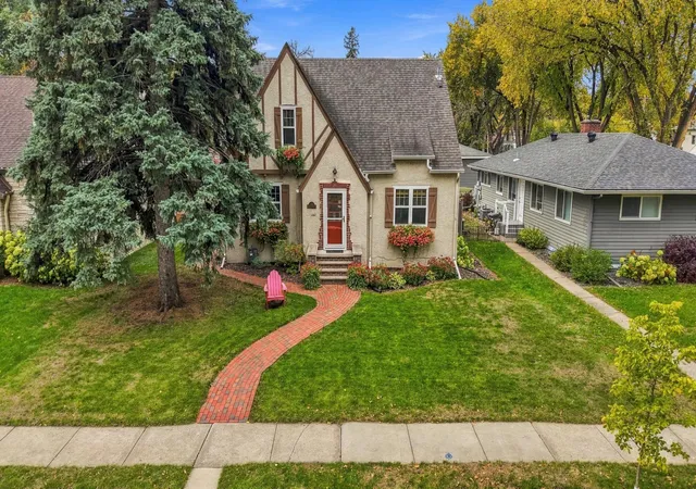 Photo 2 of Single family home for sale at 1258 2nd Street N, Fargo, ND 58102 | MLS# 7114439 | Listing updated on 2026-10-19