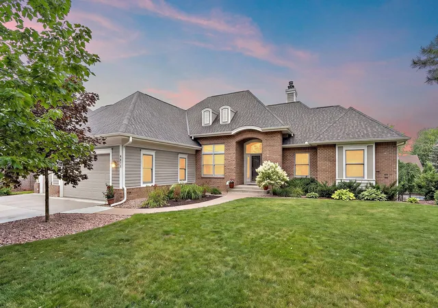 1st image of 8072 Enclave Cir, Saint Paul, MN 55125 | MLS# 7114457