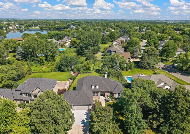 Photo 2 of Sale Pending at 8072 Enclave Cir, Saint Paul, MN 55125 | MLS# 7114457 | Listing updated on 2026-09-04