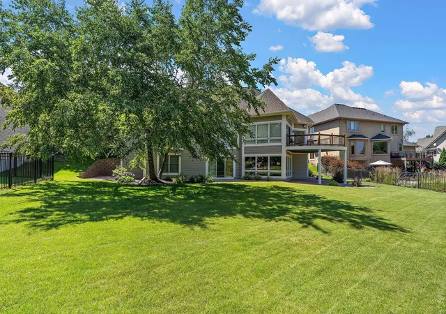 Photo 4 of Sale Pending at 8072 Enclave Cir, Saint Paul, MN 55125 | MLS# 7114457 | Listing updated on 2026-09-04