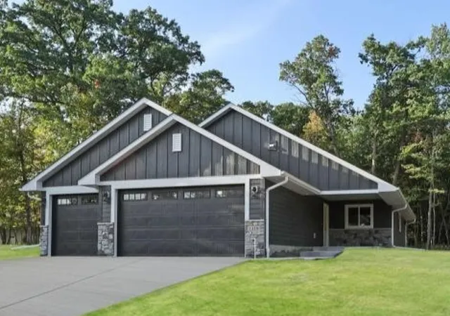 Photo 1 of Single family home for sale at 331 Gateway Pkwy, Osceola, WI 54020 | MLS# 7114465 | Listing updated on 2026-08-27