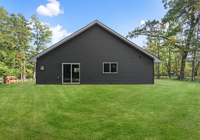 Photo 20 of Single family home for sale at 331 Gateway Pkwy, Osceola, WI 54020 | MLS# 7114465 | Listing updated on 2026-08-27