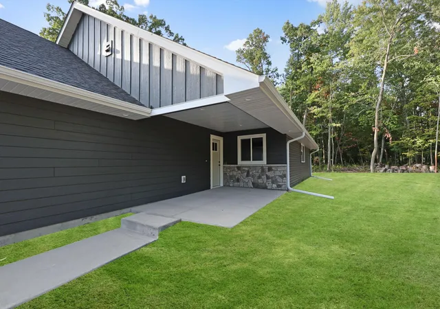 Photo 2 of Single family home for sale at 331 Gateway Pkwy, Osceola, WI 54020 | MLS# 7114465 | Listing updated on 2026-08-27