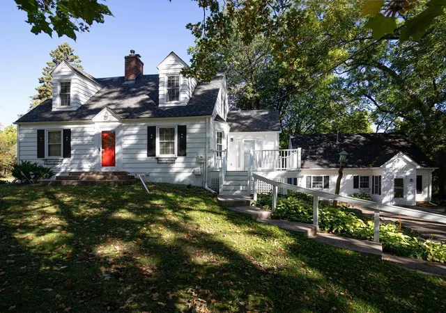 Photo 1 of Single family home for sale at 26270 Smithtown Rd, Excelsior, MN 55331 | MLS# 7114466 | Listing updated on 2026-10-07