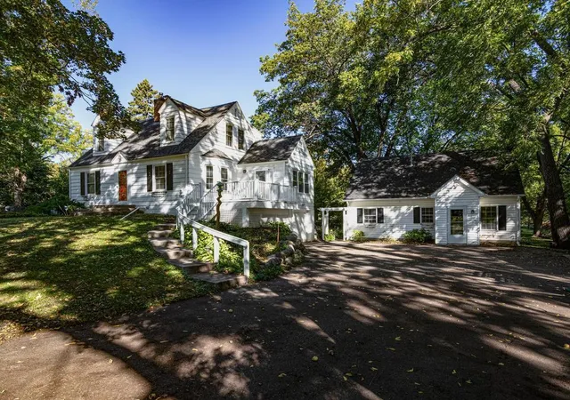 Photo 2 of Single family home for sale at 26270 Smithtown Rd, Excelsior, MN 55331 | MLS# 7114466 | Listing updated on 2026-10-07