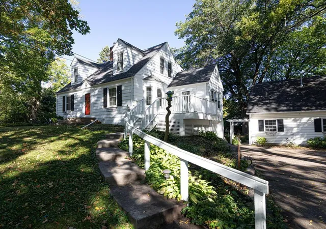 Photo 3 of Single family home for sale at 26270 Smithtown Rd, Excelsior, MN 55331 | MLS# 7114466 | Listing updated on 2026-10-07