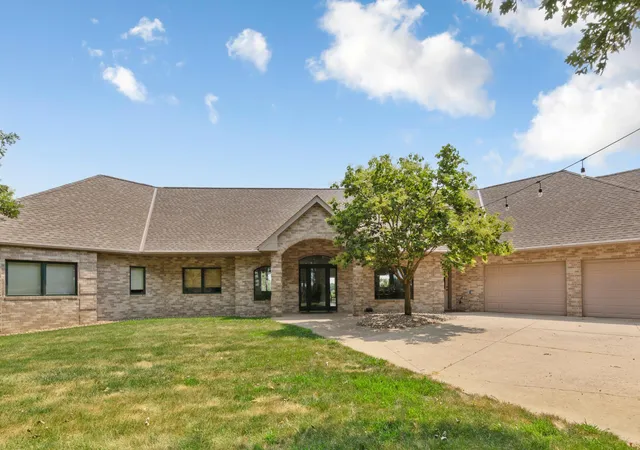 1st image of 8087 Sw 23rd Ave, Owatonna, MN 55060 | MLS# 7114469