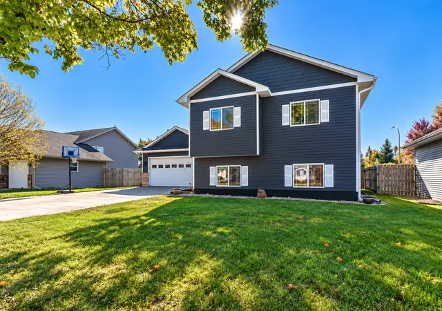 Photo 2 of Single family home for sale at 109 Cougar Dr, Mankato, MN 56001 | MLS# 7114477 | Listing updated on 2026-10-19