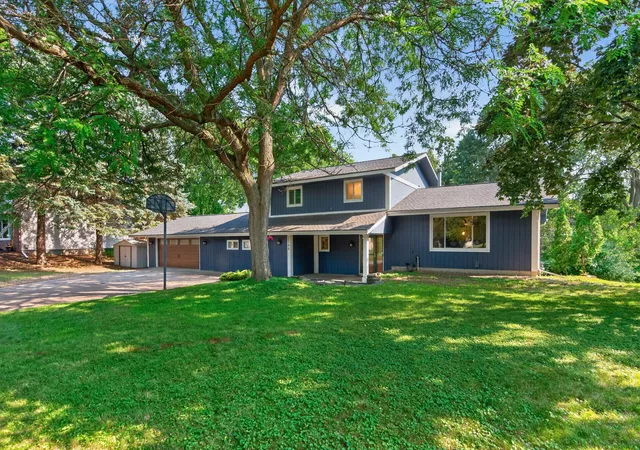 1st image of 2144 Valley View Pl, Saint Paul, MN 55119 | MLS# 7114486