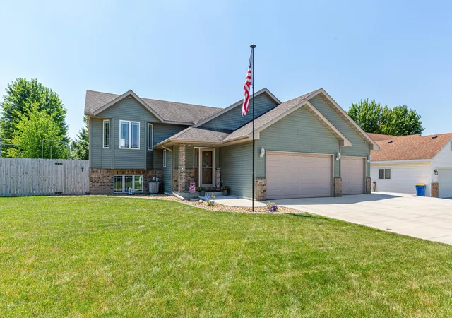 23rd image of 895 Lee St Ne, Owatonna, MN 55060 | MLS# 7114490