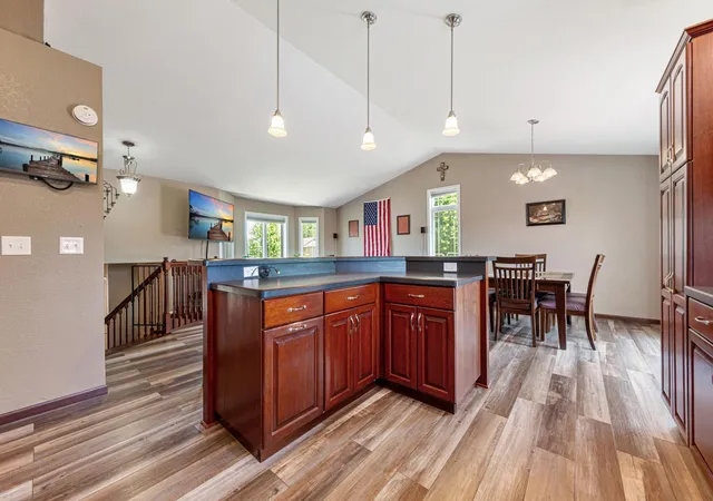 2nd image of 895 Lee St Ne, Owatonna, MN 55060 | MLS# 7114490
