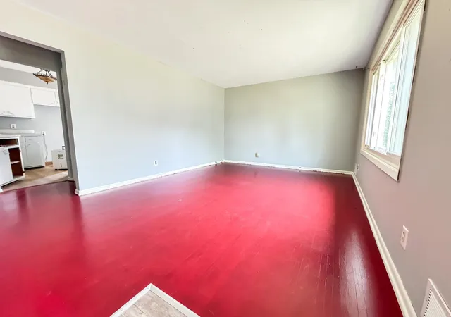 Photo 4 of Sale Pending at 1644 Woodbridge St, Saint Paul, MN 55117 | MLS# 7114510 | Listing updated on 2026-08-04