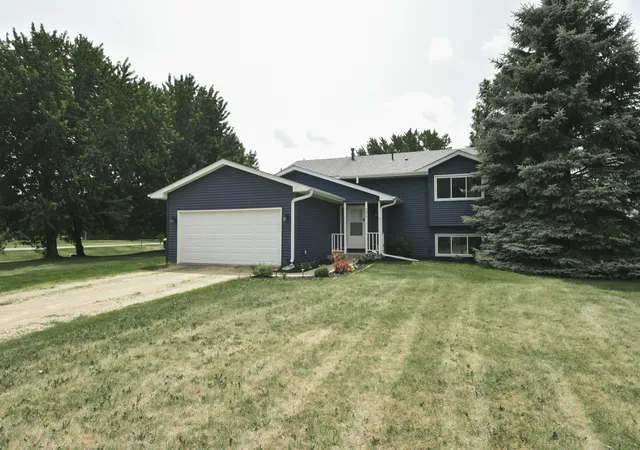 1st image of 4498 200th St E, Farmington, MN 55024 | MLS# 7114515