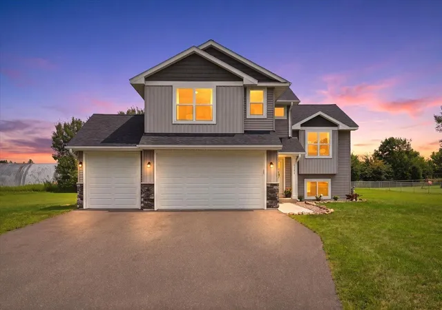 35th image of 1121 Eulaine Cir, Hammond, WI 54015 | MLS# 7114528