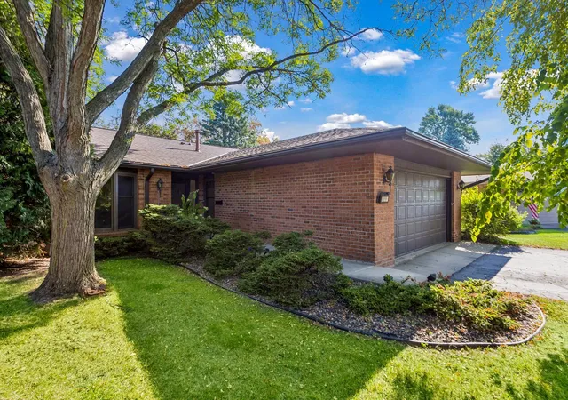 Photo 1 of Single family home for sale at 340 Inland Ln N, Minneapolis, MN 55447 | MLS# 7114529 | Listing updated on 2026-09-25