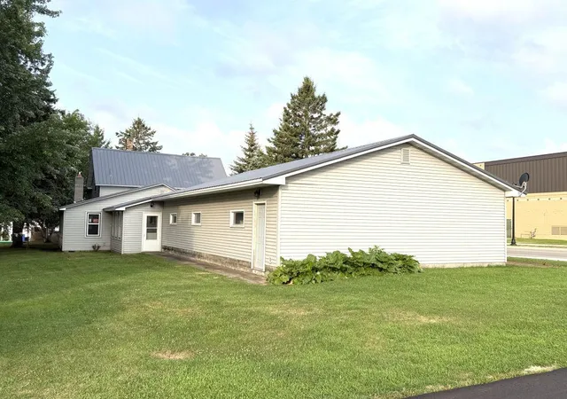 Photo 4 of Single family home for sale at 101 E Birch Ave, Frazee, MN 56544 | MLS# 7114550 | Listing updated on 2026-08-20