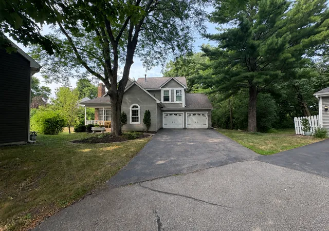 1st image of 8935 Pine Bluff Ct, Eden Prairie, MN 55347 | MLS# 7114565