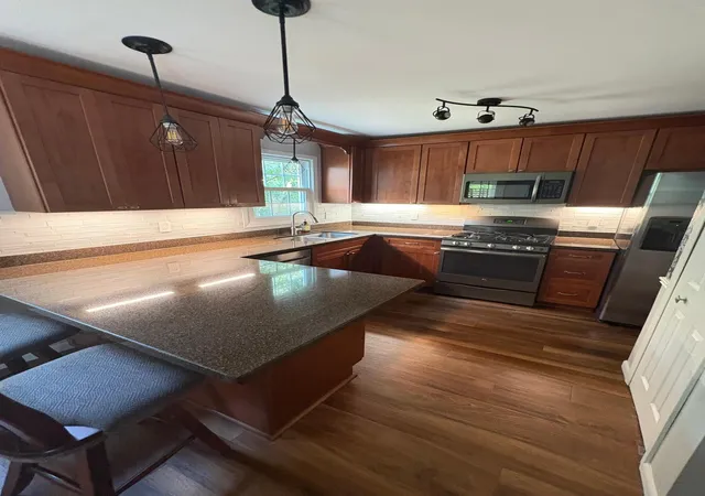 2nd image of 8935 Pine Bluff Ct, Eden Prairie, MN 55347 | MLS# 7114565