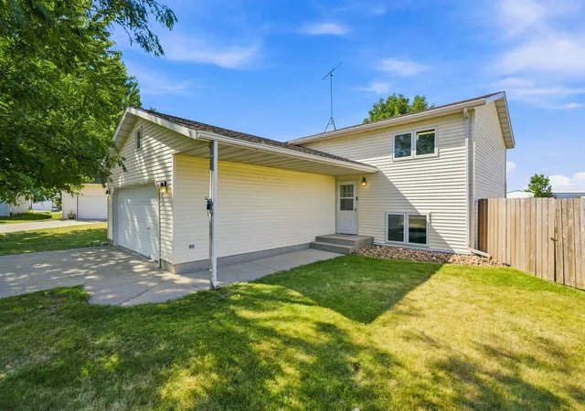 Photo 1 of Single family home for sale at 411 Np Ct, Breckenridge, MN 56520 | MLS# 7114566 | Listing updated on 2026-08-27