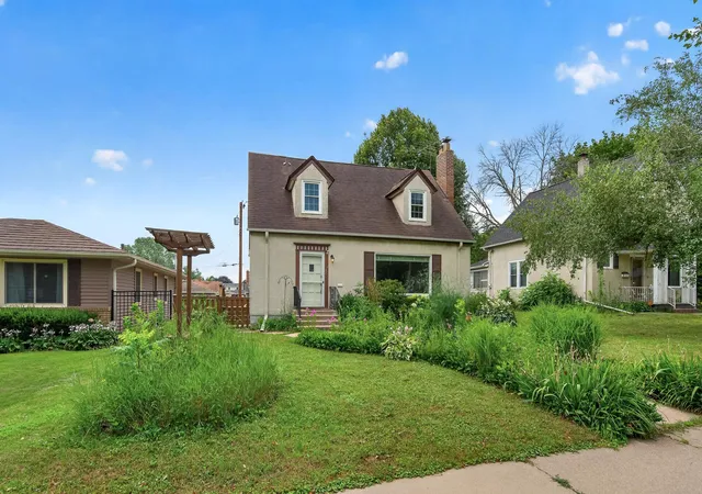 Photo 2 of Single family home for sale at 760 Nebraska Ave E, Saint Paul, MN 55106 | MLS# 7114587 | Listing updated on 2026-10-19
