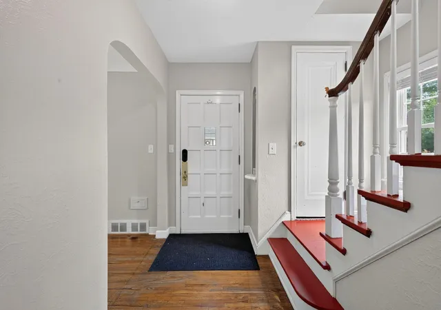 Photo 3 of Single family home for sale at 760 Nebraska Ave E, Saint Paul, MN 55106 | MLS# 7114587 | Listing updated on 2026-10-19