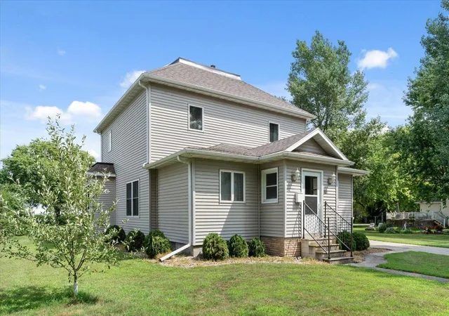 Photo 3 of Single family home for sale at 320 North St E, Amboy, MN 56010 | MLS# 7114646 | Listing updated on 2026-10-07