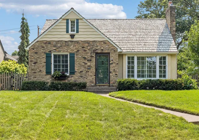 2nd image of 1970 Norfolk Ave, Saint Paul, MN 55116 | MLS# 7114650