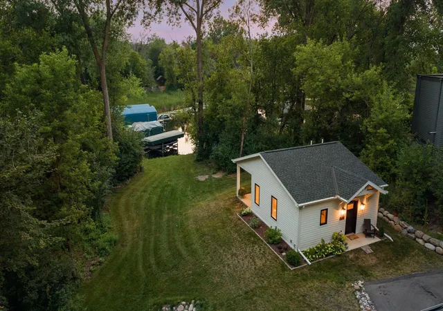 2nd image of 3305 Fairchild Ave, Wayzata, MN 55391 | MLS# 7114685