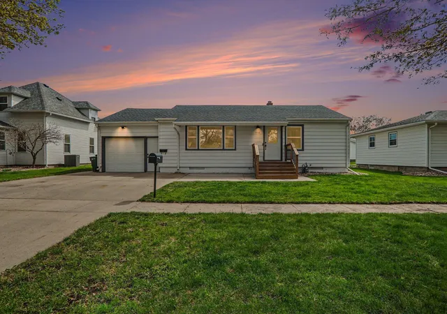 Photo 1 of Single family home for sale at 808 N Oakley St, Luverne, MN 56156 | MLS# 7114695 | Listing updated on 2026-08-21
