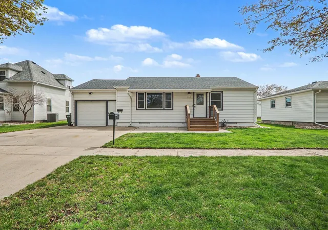 Photo 2 of Single family home for sale at 808 N Oakley St, Luverne, MN 56156 | MLS# 7114695 | Listing updated on 2026-08-21