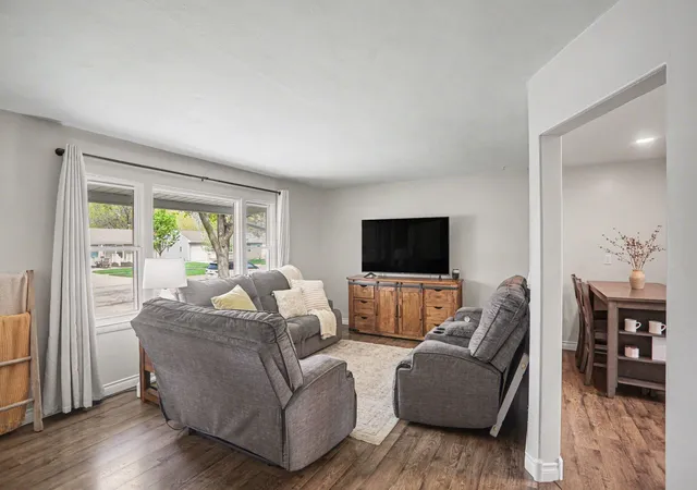 Photo 4 of Single family home for sale at 808 N Oakley St, Luverne, MN 56156 | MLS# 7114695 | Listing updated on 2026-08-21