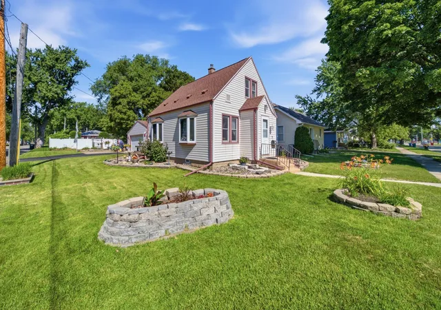 Photo 3 of Single family home for sale at 1253 8th Avenue SE, Rochester, MN 55904 | MLS# 7114696 | Listing updated on 2026-08-31