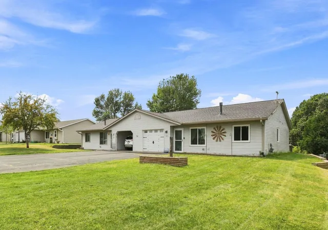 2nd image of 1880 Windmill Dr, Baldwin, WI 54002 | MLS# 7114755