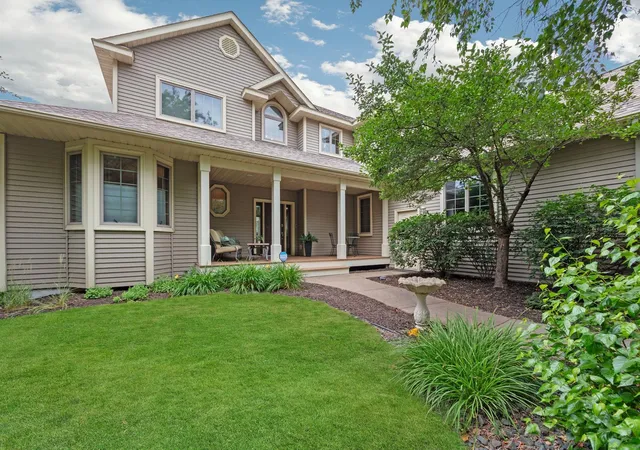 2nd image of 715 Crosby Dr, Hudson, WI 54016 | MLS# 7114775