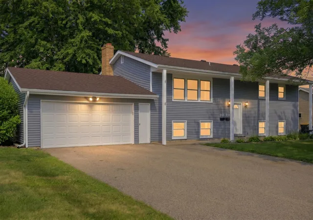 1st image of 938 Pierce St S, Shakopee, MN 55379 | MLS# 7114805
