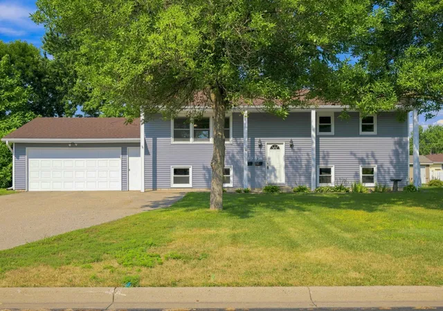 2nd image of 938 Pierce St S, Shakopee, MN 55379 | MLS# 7114805