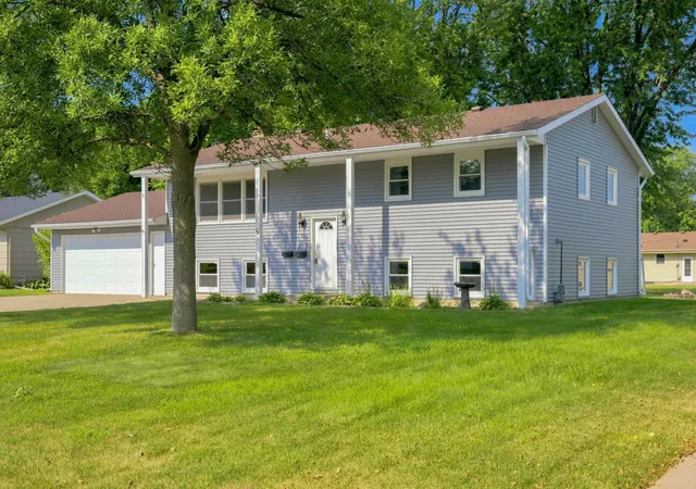 3rd image of 938 Pierce St S, Shakopee, MN 55379 | MLS# 7114805