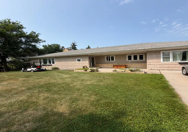Photo 1 of Single family home for sale at 805 Elm Ave S, Hallock, MN 56728 | MLS# 7114811 | Listing updated on 2026-08-04