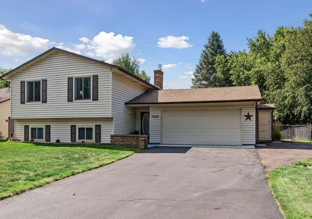Photo 4 of Sale Pending at 9775 103rd Avenue N, Maple Grove, MN 55369 | MLS# 7114825 | Listing updated on 2026-08-25