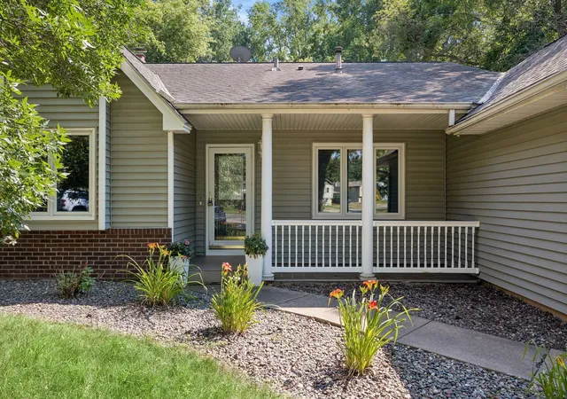 2nd image of 13499 Caramel Trl, Eden Prairie, MN 55346 | MLS# 7114841