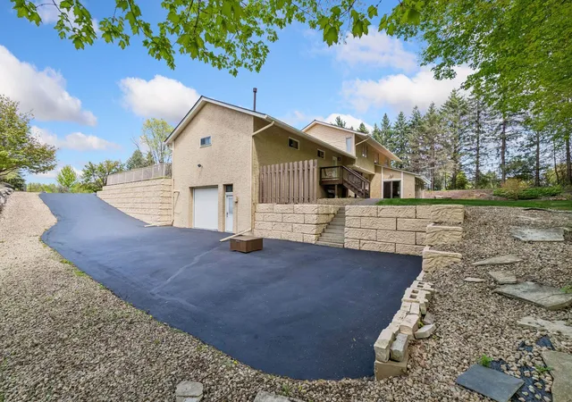 3rd image of 18677 Ponderosa Ct, Eden Prairie, MN 55347 | MLS# 7114866