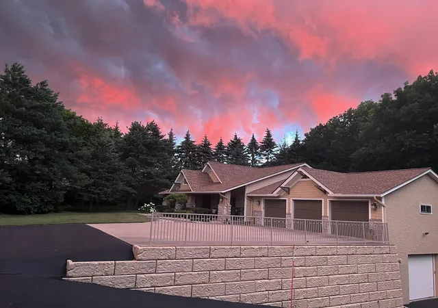 4th image of 18677 Ponderosa Ct, Eden Prairie, MN 55347 | MLS# 7114866
