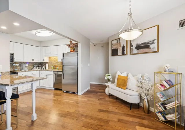 Listing Photo 5 - Condo for sale in building located at 78 10th St E, St. Paul, MN 55101 - Unit #1710