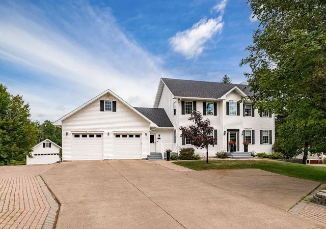2nd image of 2827 Parkwood Ln, Duluth, MN 55811 | MLS# 7114924