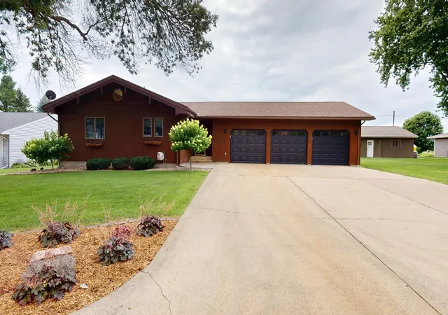 Photo 1 of Single family home for sale at 2017 Highland Ave, Albert Lea, MN 56007 | MLS# 7114927 | Listing updated on 2026-09-28