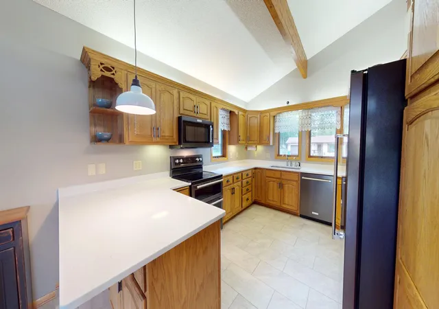 Photo 3 of Single family home for sale at 2017 Highland Ave, Albert Lea, MN 56007 | MLS# 7114927 | Listing updated on 2026-09-28