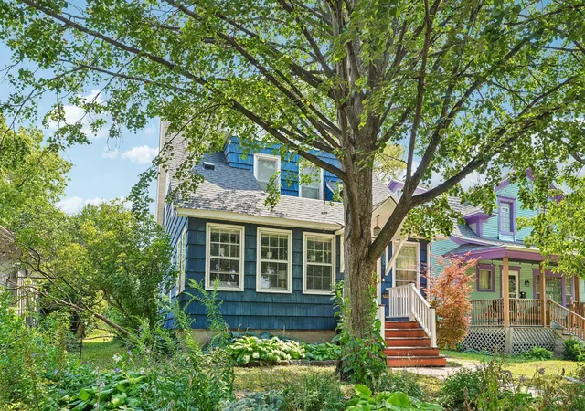 Photo 3 of Single family home for sale at 876 18th Avenue SE, Minneapolis, MN 55414 | MLS# 7114932 | Listing updated on 2026-08-28