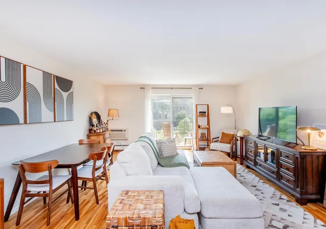 Photo 2 of Condo for sale at 2928 Dean Pkwy #4B, Minneapolis, MN 55416 | MLS# 7114960 | Listing updated on 2026-08-31