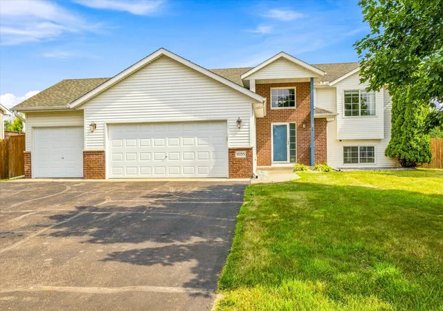 1st image of 1655 10th Ave Se, Cambridge, MN 55008 | MLS# 7114961